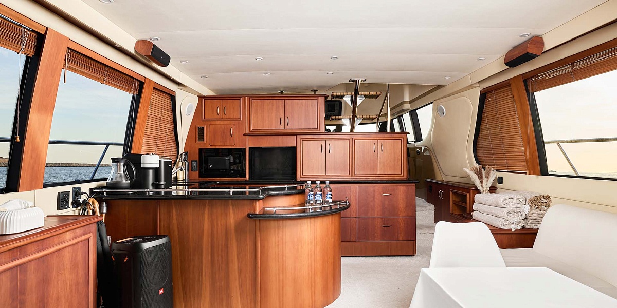 Аренда яхты Carver 60 Mila в Санкт-Петербурге